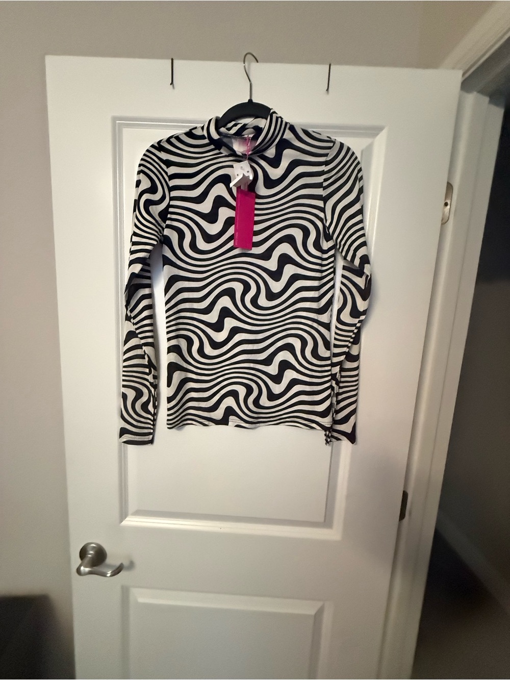 Terez Black and White Wave Print Long Sleeve Top